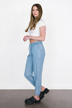 Load image into Gallery viewer, The Ia joggers- Light Denim
