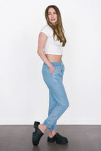 Load image into Gallery viewer, The Ia joggers- Light Denim
