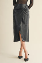 Load image into Gallery viewer, The Maru skirt- Black
