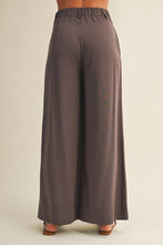 Load image into Gallery viewer, The Mia pants- Brown
