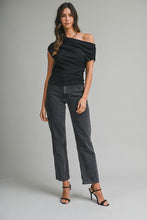 Load image into Gallery viewer, The Jenni top- Black
