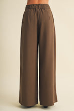 Load image into Gallery viewer, The Elle pants- Brown
