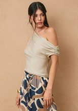 Load image into Gallery viewer, The Bea top
