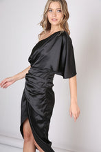 Load image into Gallery viewer, The Carry dress- black
